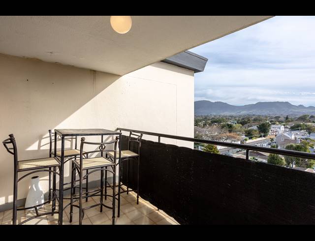 2 BEDROOM APARTMENT FOR SALE IN WYNBERG UPPER